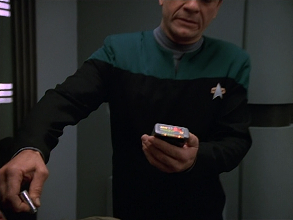 extant_StarTrekVOY_4x19-TheKillingGamePart2_01064.jpg
