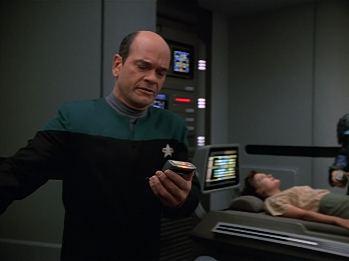 extant_StarTrekVOY_4x19-TheKillingGamePart2_01066.jpg