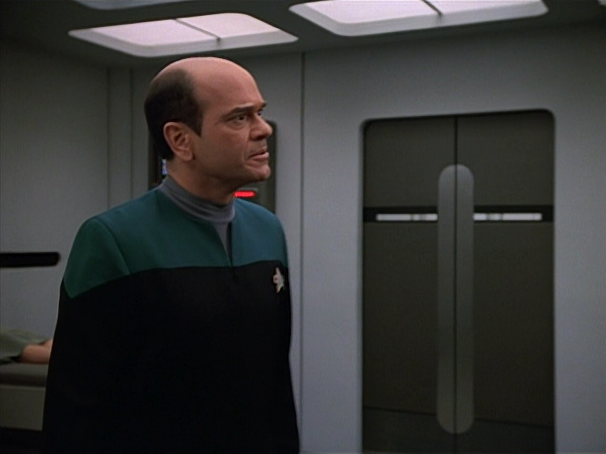 extant_StarTrekVOY_4x19-TheKillingGamePart2_01096.jpg