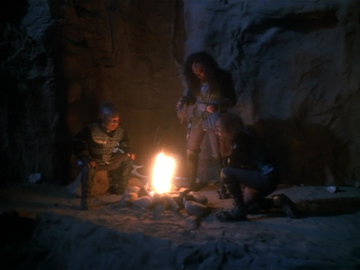 extant_StarTrekVOY_4x19-TheKillingGamePart2_01132.jpg