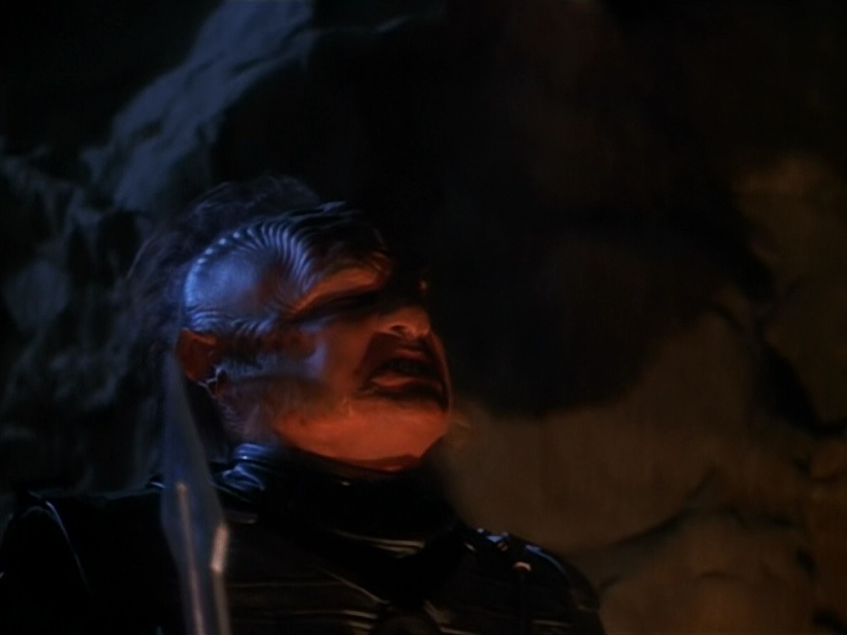 extant_StarTrekVOY_4x19-TheKillingGamePart2_01161.jpg