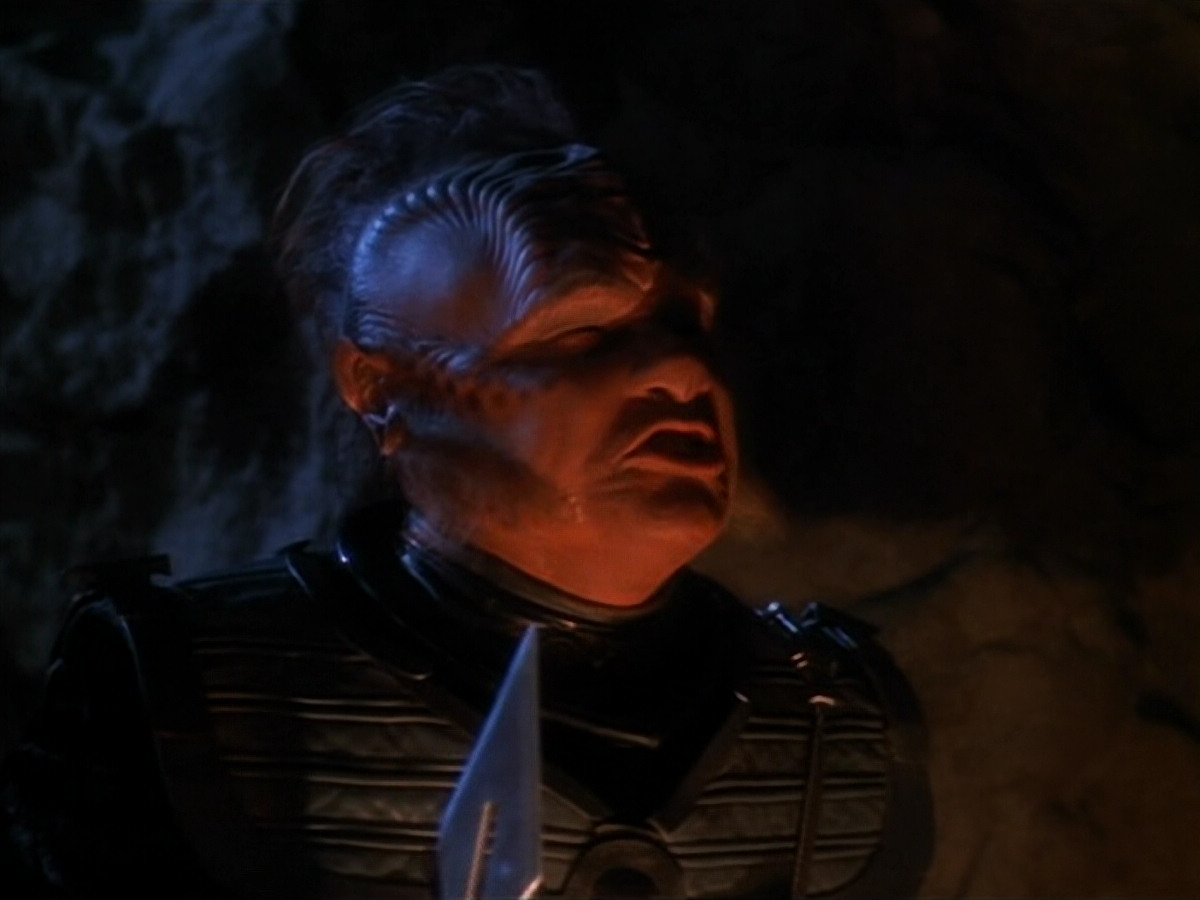 extant_StarTrekVOY_4x19-TheKillingGamePart2_01168.jpg
