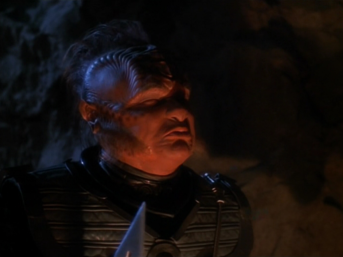 extant_StarTrekVOY_4x19-TheKillingGamePart2_01170.jpg