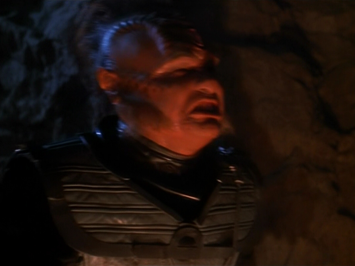 extant_StarTrekVOY_4x19-TheKillingGamePart2_01173.jpg