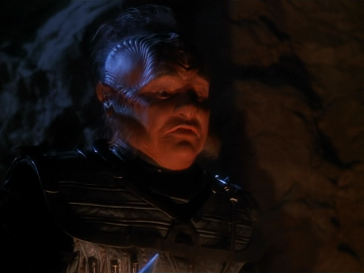 extant_StarTrekVOY_4x19-TheKillingGamePart2_01176.jpg