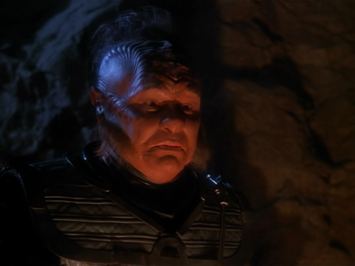 extant_StarTrekVOY_4x19-TheKillingGamePart2_01177.jpg