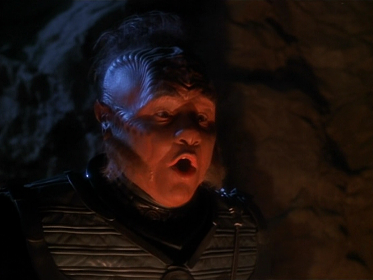extant_StarTrekVOY_4x19-TheKillingGamePart2_01178.jpg