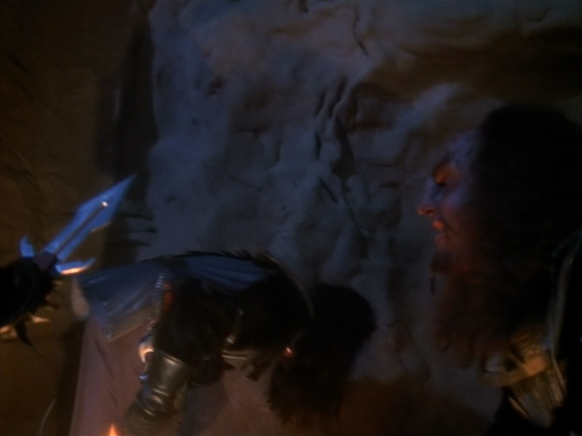 extant_StarTrekVOY_4x19-TheKillingGamePart2_01185.jpg