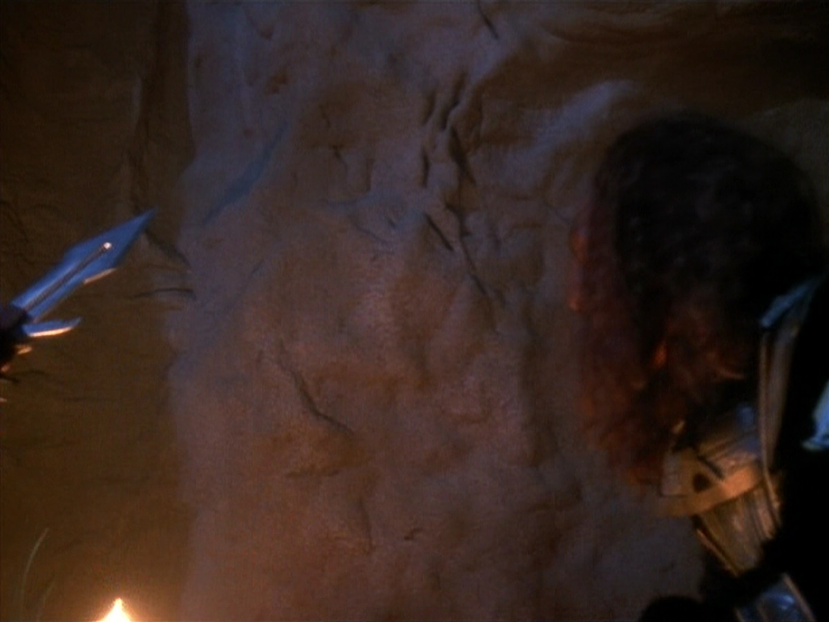 extant_StarTrekVOY_4x19-TheKillingGamePart2_01186.jpg