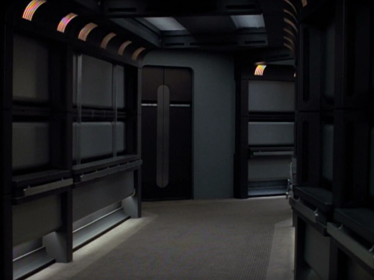 extant_StarTrekVOY_4x19-TheKillingGamePart2_01190.jpg
