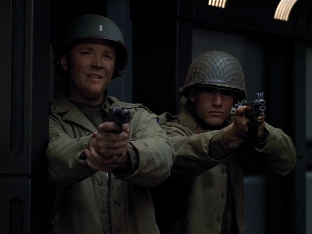 extant_StarTrekVOY_4x19-TheKillingGamePart2_01219.jpg