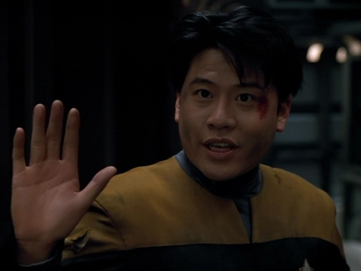 extant_StarTrekVOY_4x19-TheKillingGamePart2_01223.jpg