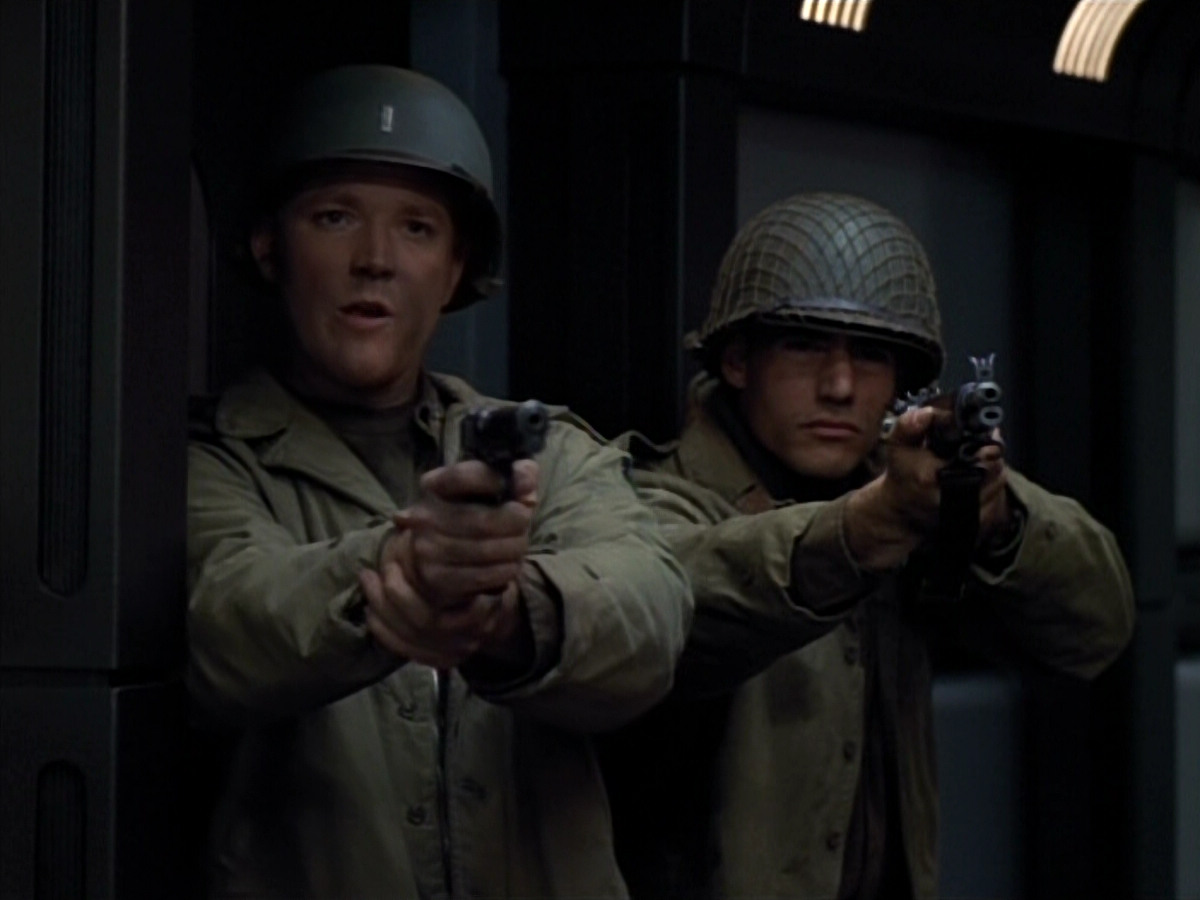 extant_StarTrekVOY_4x19-TheKillingGamePart2_01226.jpg