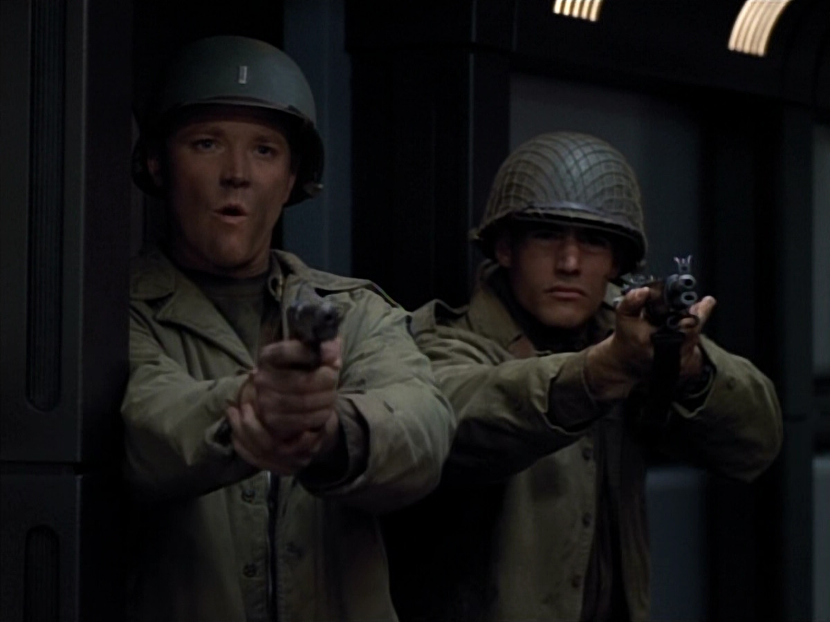 extant_StarTrekVOY_4x19-TheKillingGamePart2_01227.jpg