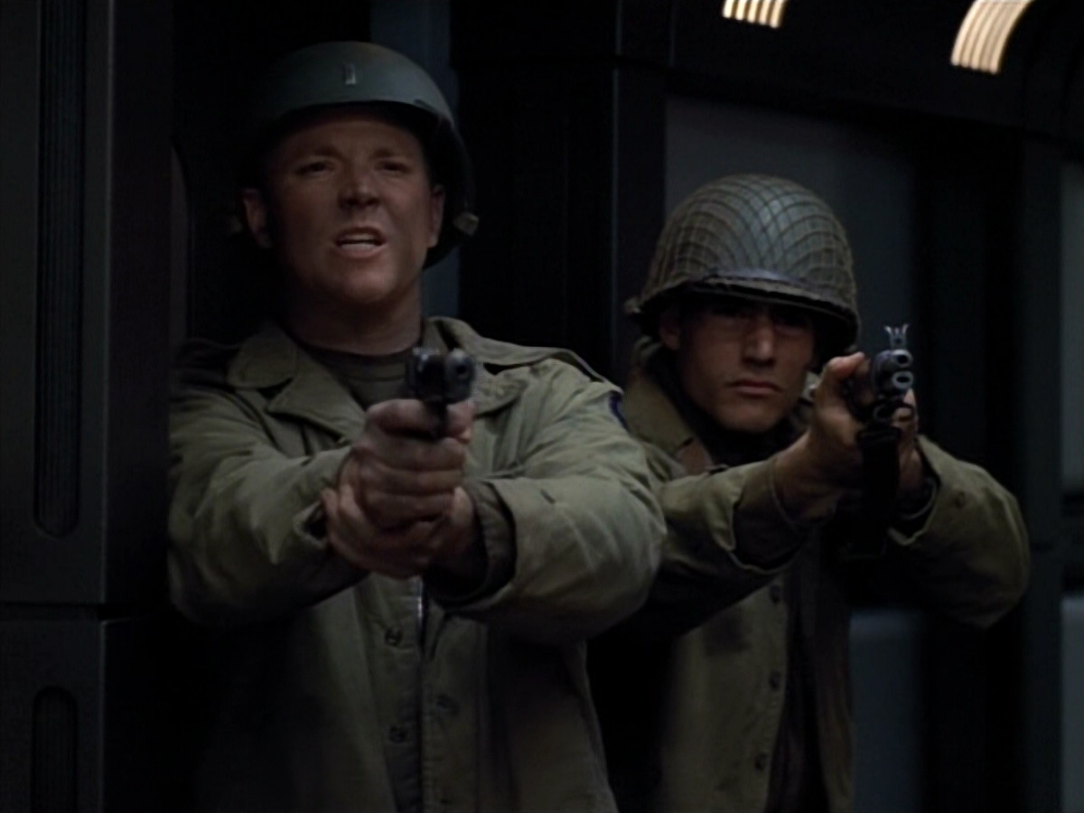 extant_StarTrekVOY_4x19-TheKillingGamePart2_01228.jpg