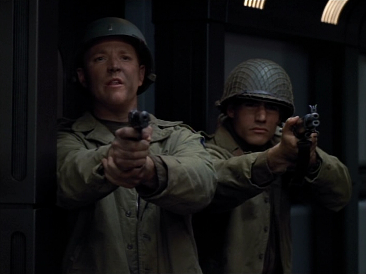 extant_StarTrekVOY_4x19-TheKillingGamePart2_01229.jpg