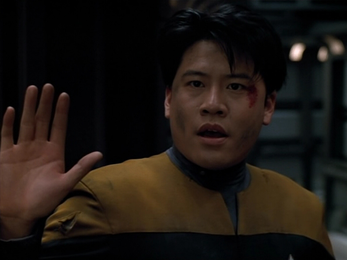 extant_StarTrekVOY_4x19-TheKillingGamePart2_01230.jpg