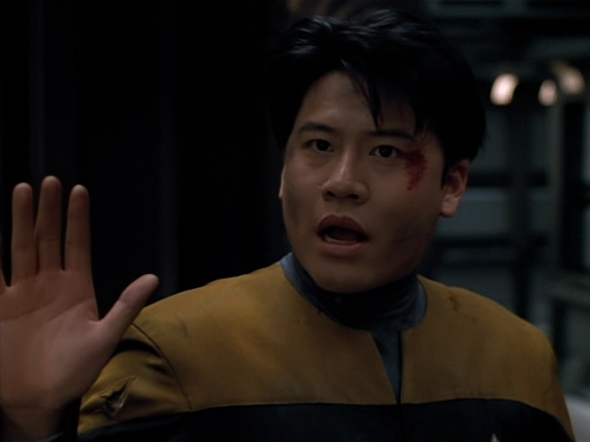 extant_StarTrekVOY_4x19-TheKillingGamePart2_01233.jpg