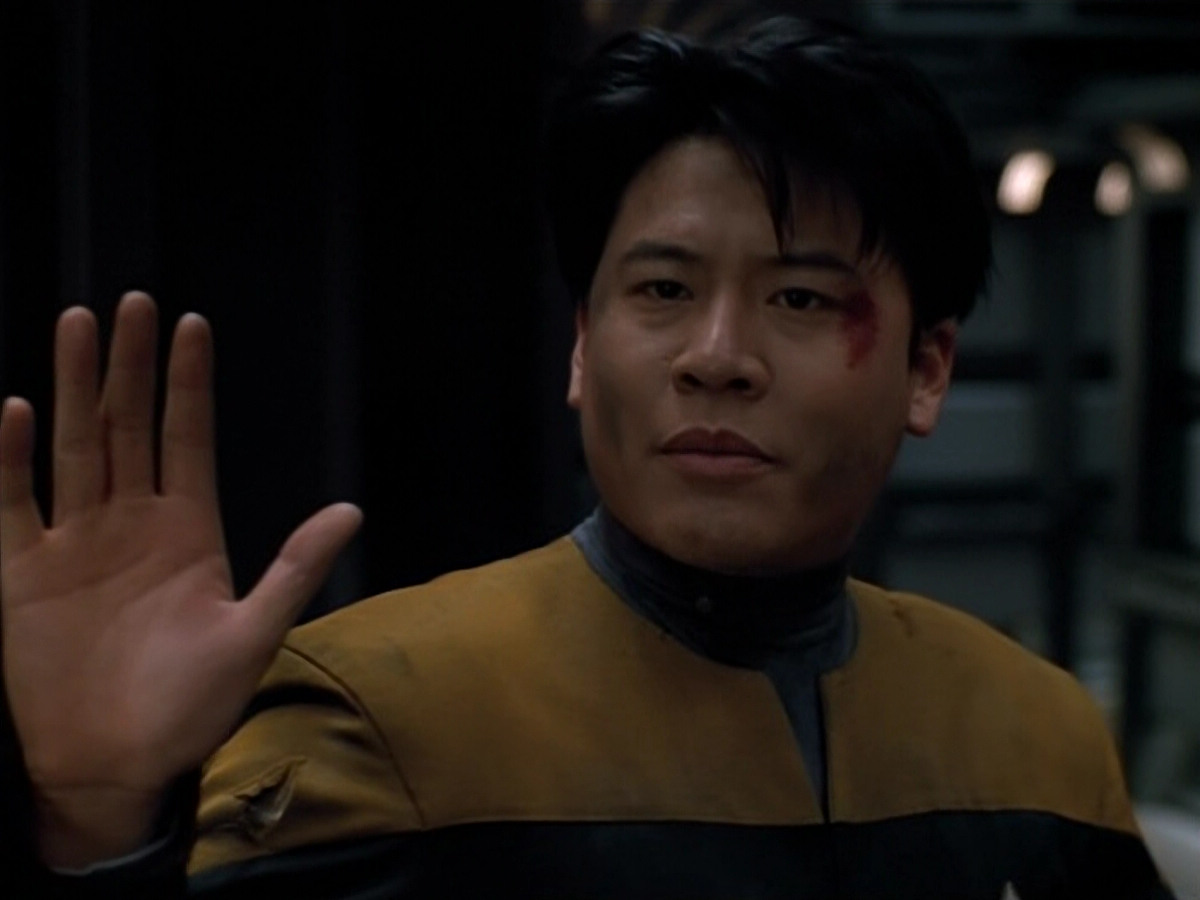 extant_StarTrekVOY_4x19-TheKillingGamePart2_01234.jpg