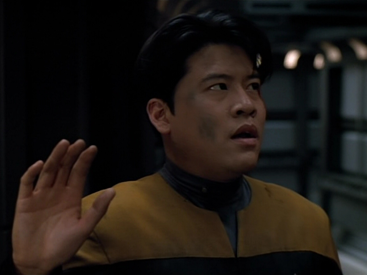 extant_StarTrekVOY_4x19-TheKillingGamePart2_01263.jpg