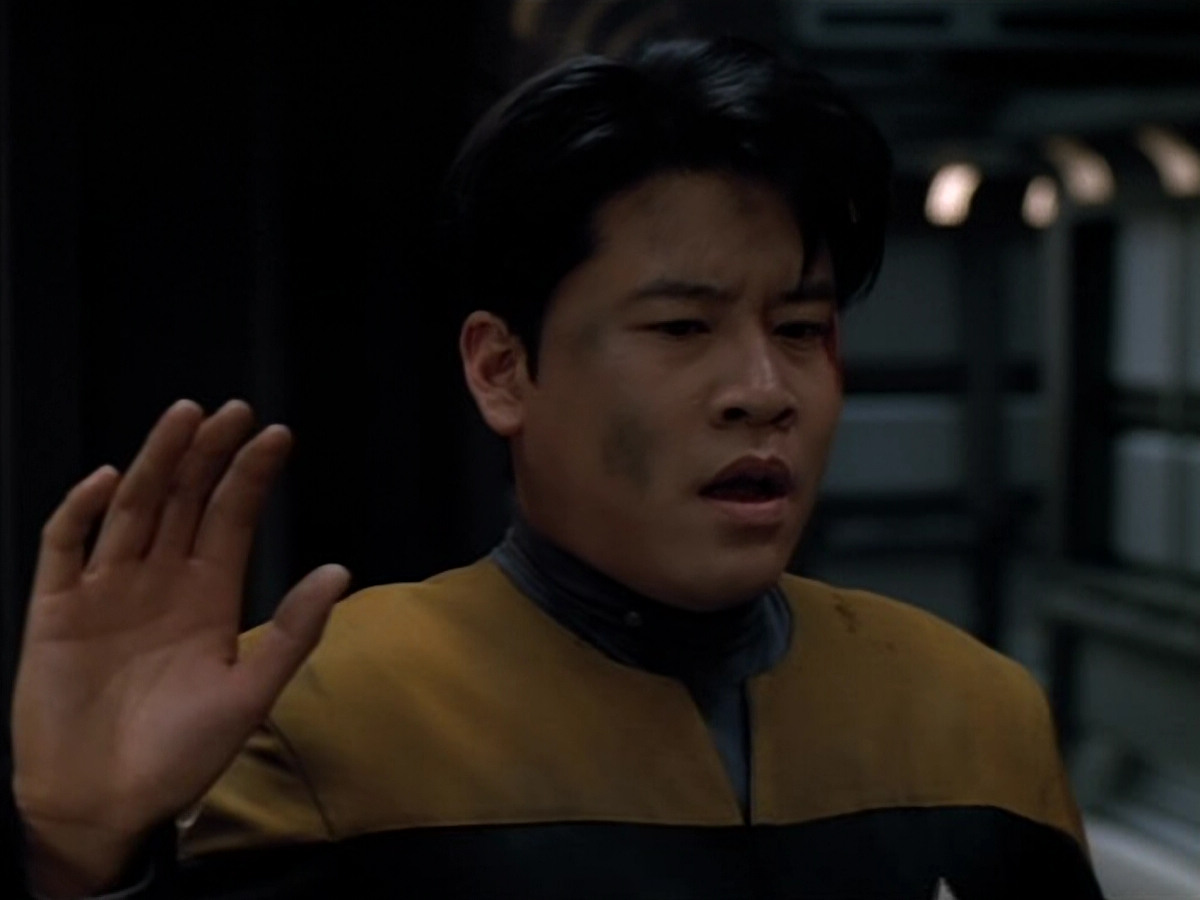 extant_StarTrekVOY_4x19-TheKillingGamePart2_01264.jpg