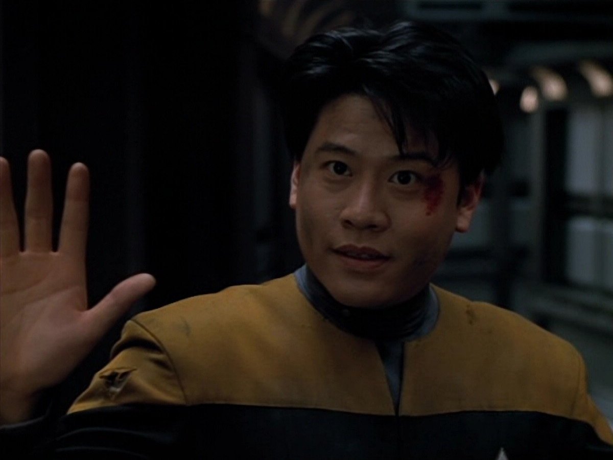 extant_StarTrekVOY_4x19-TheKillingGamePart2_01277.jpg