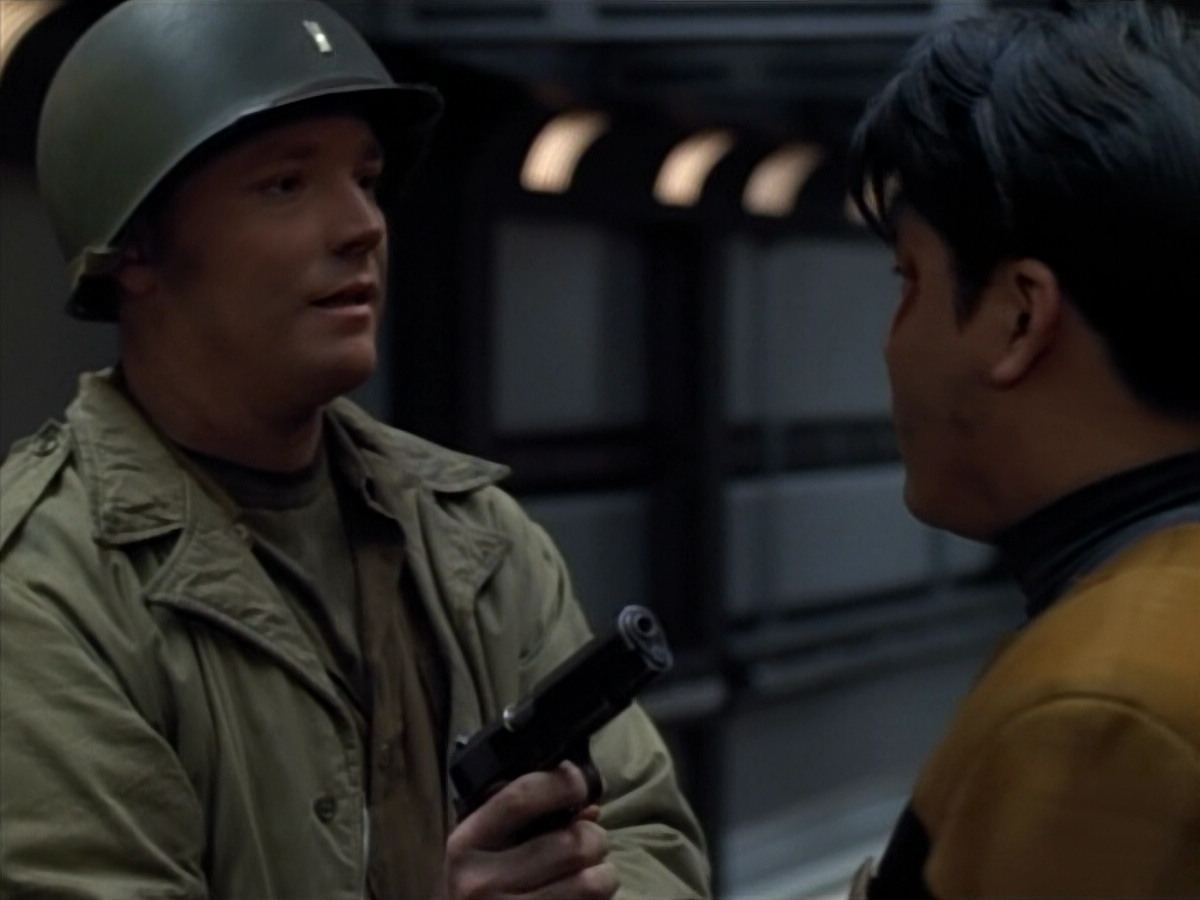 extant_StarTrekVOY_4x19-TheKillingGamePart2_01287.jpg
