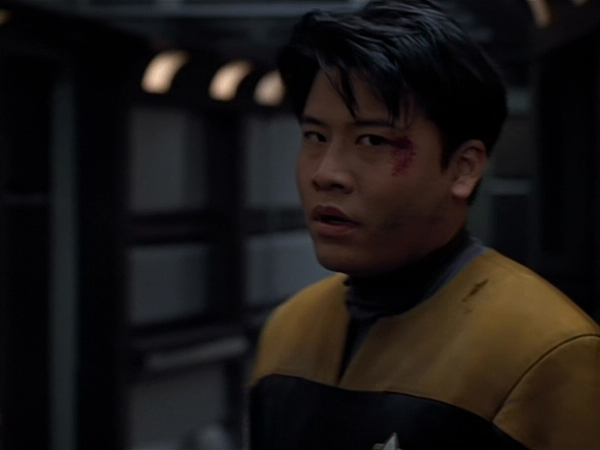 extant_StarTrekVOY_4x19-TheKillingGamePart2_01290.jpg