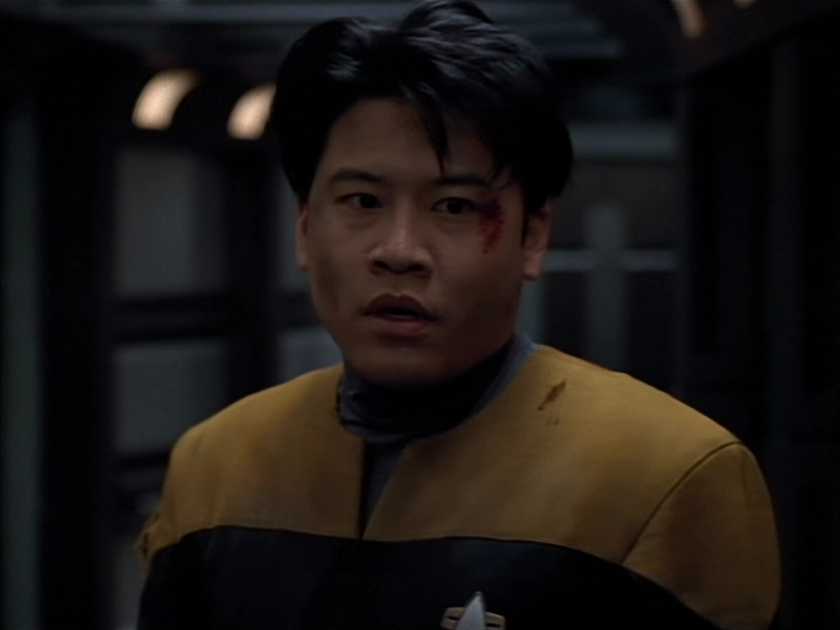 extant_StarTrekVOY_4x19-TheKillingGamePart2_01291.jpg