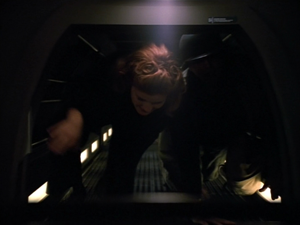 extant_StarTrekVOY_4x19-TheKillingGamePart2_01309.jpg