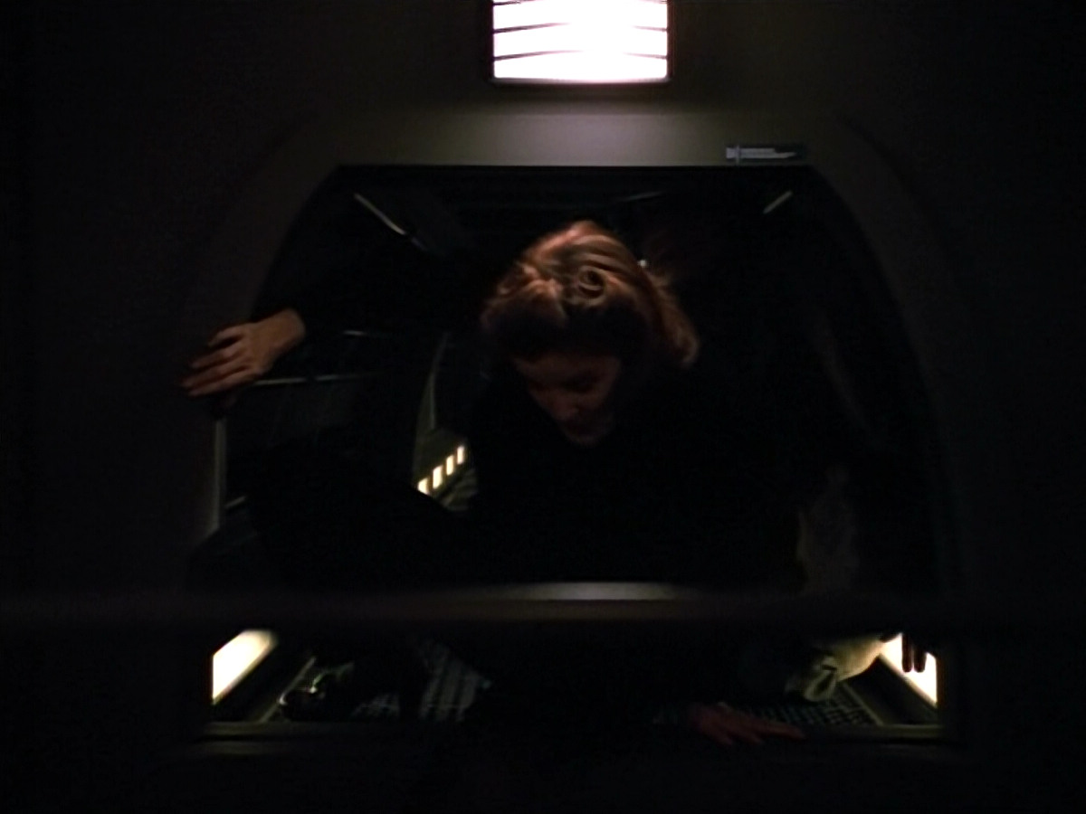 extant_StarTrekVOY_4x19-TheKillingGamePart2_01311.jpg