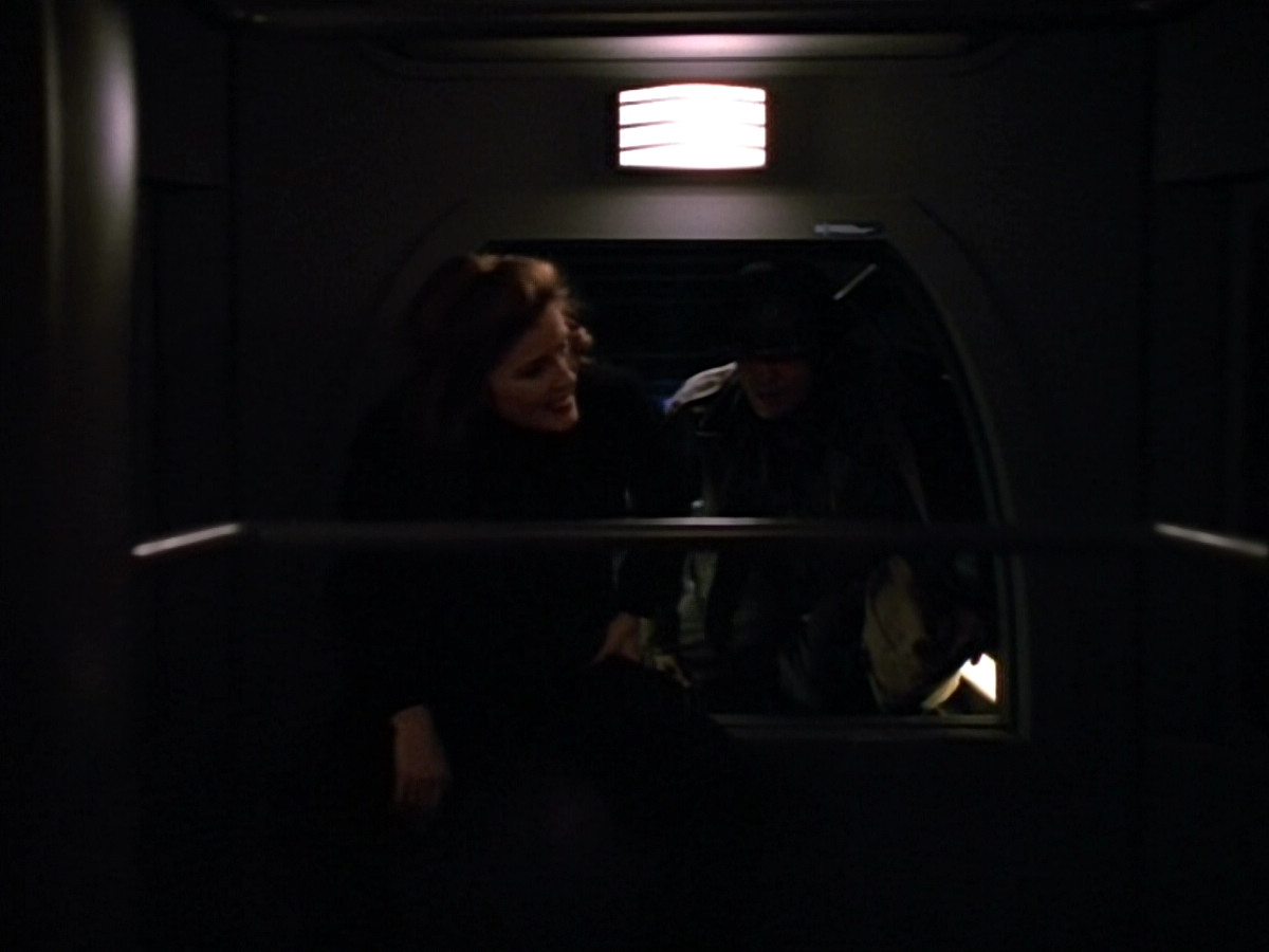 extant_StarTrekVOY_4x19-TheKillingGamePart2_01314.jpg