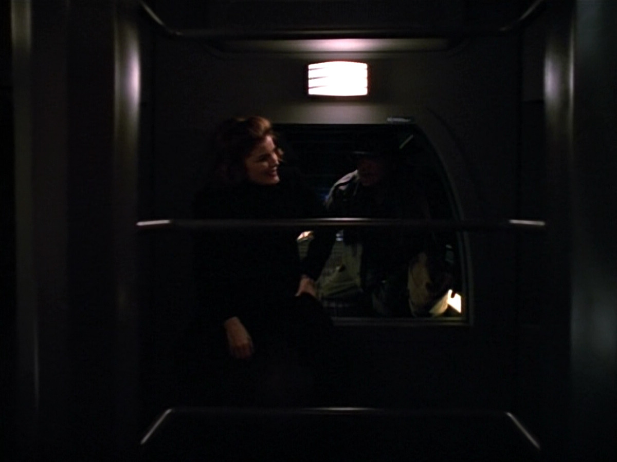 extant_StarTrekVOY_4x19-TheKillingGamePart2_01316.jpg