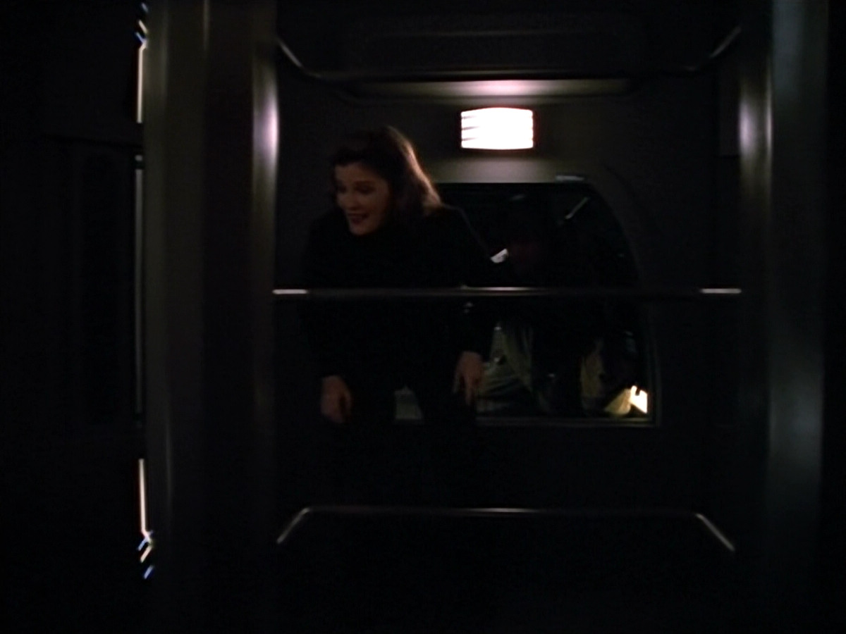 extant_StarTrekVOY_4x19-TheKillingGamePart2_01319.jpg