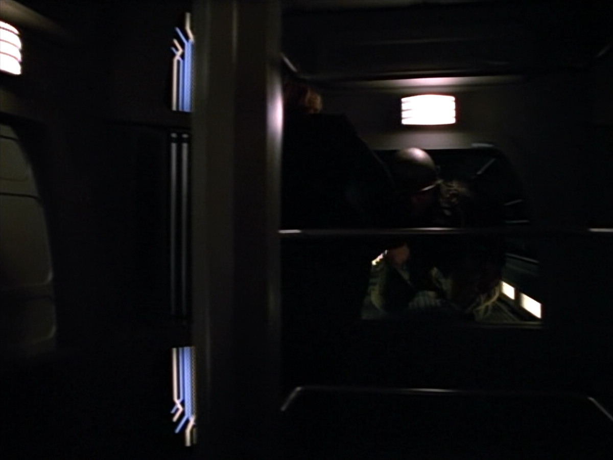 extant_StarTrekVOY_4x19-TheKillingGamePart2_01320.jpg