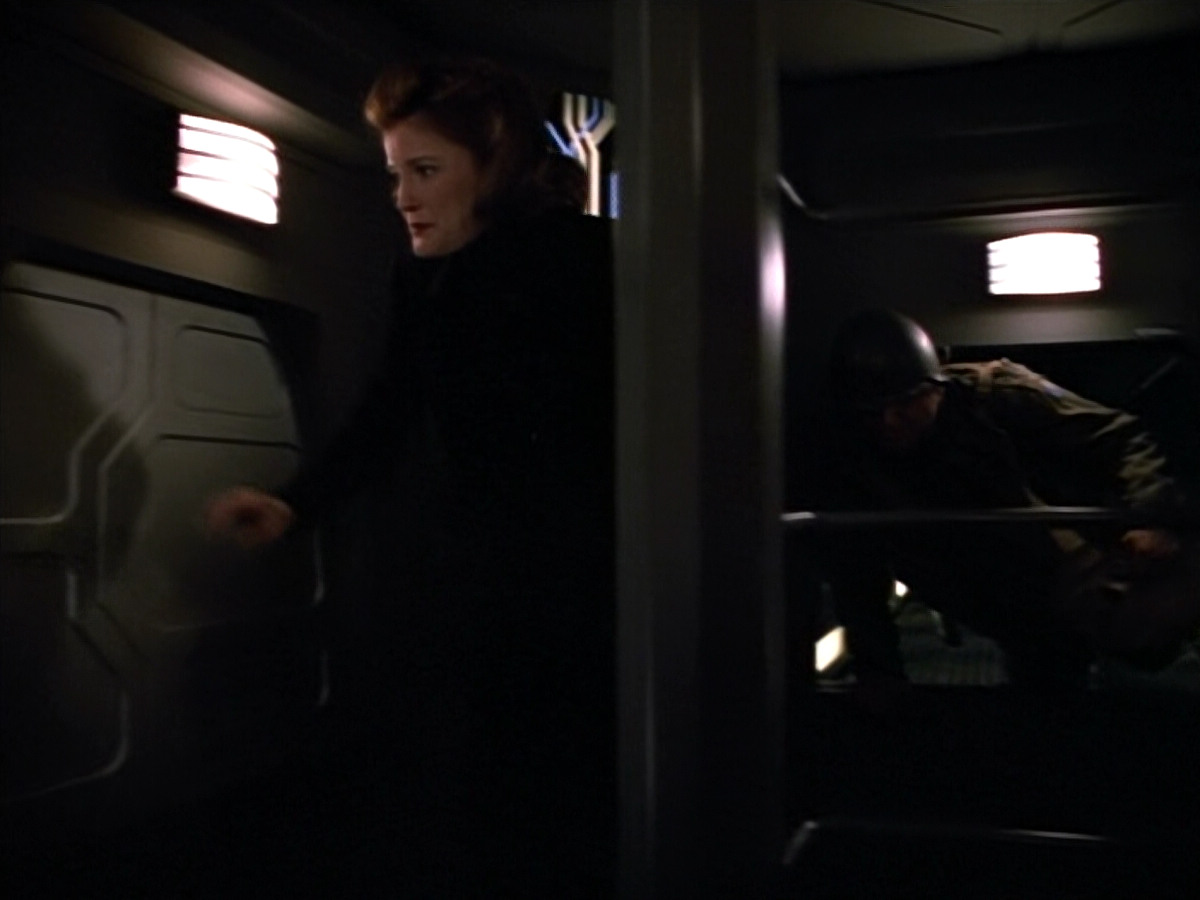 extant_StarTrekVOY_4x19-TheKillingGamePart2_01321.jpg