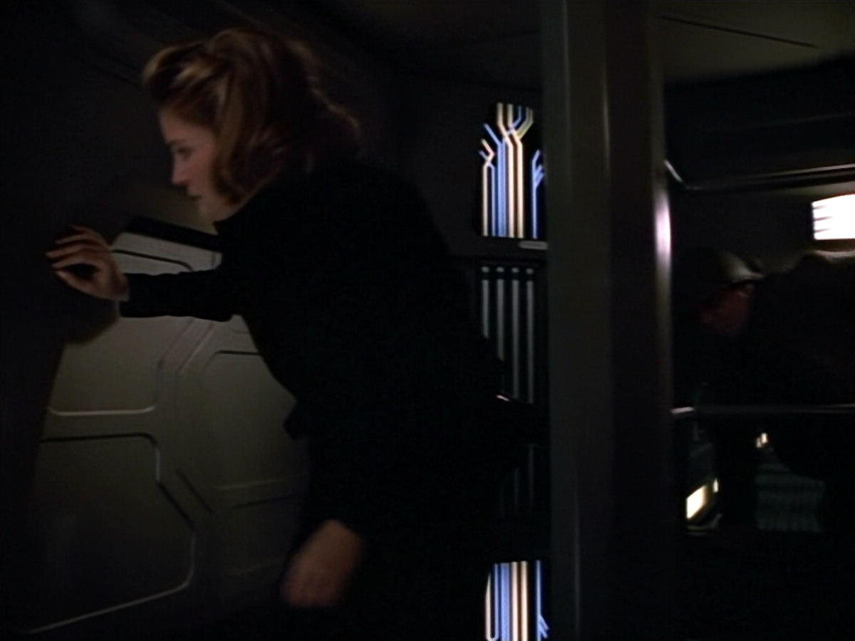 extant_StarTrekVOY_4x19-TheKillingGamePart2_01322.jpg