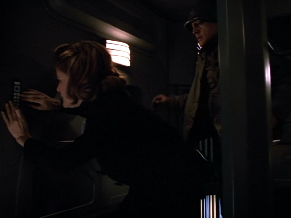 extant_StarTrekVOY_4x19-TheKillingGamePart2_01325.jpg