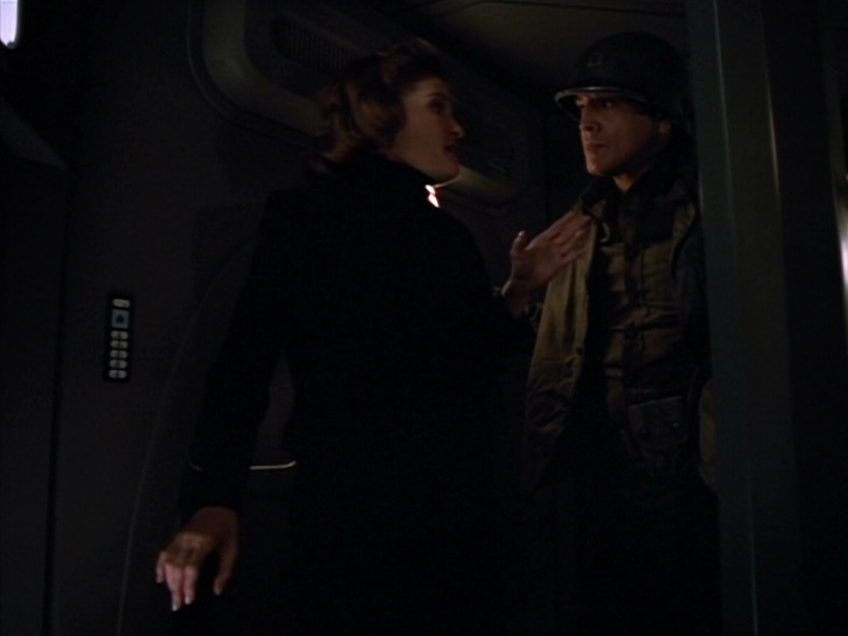 extant_StarTrekVOY_4x19-TheKillingGamePart2_01342.jpg
