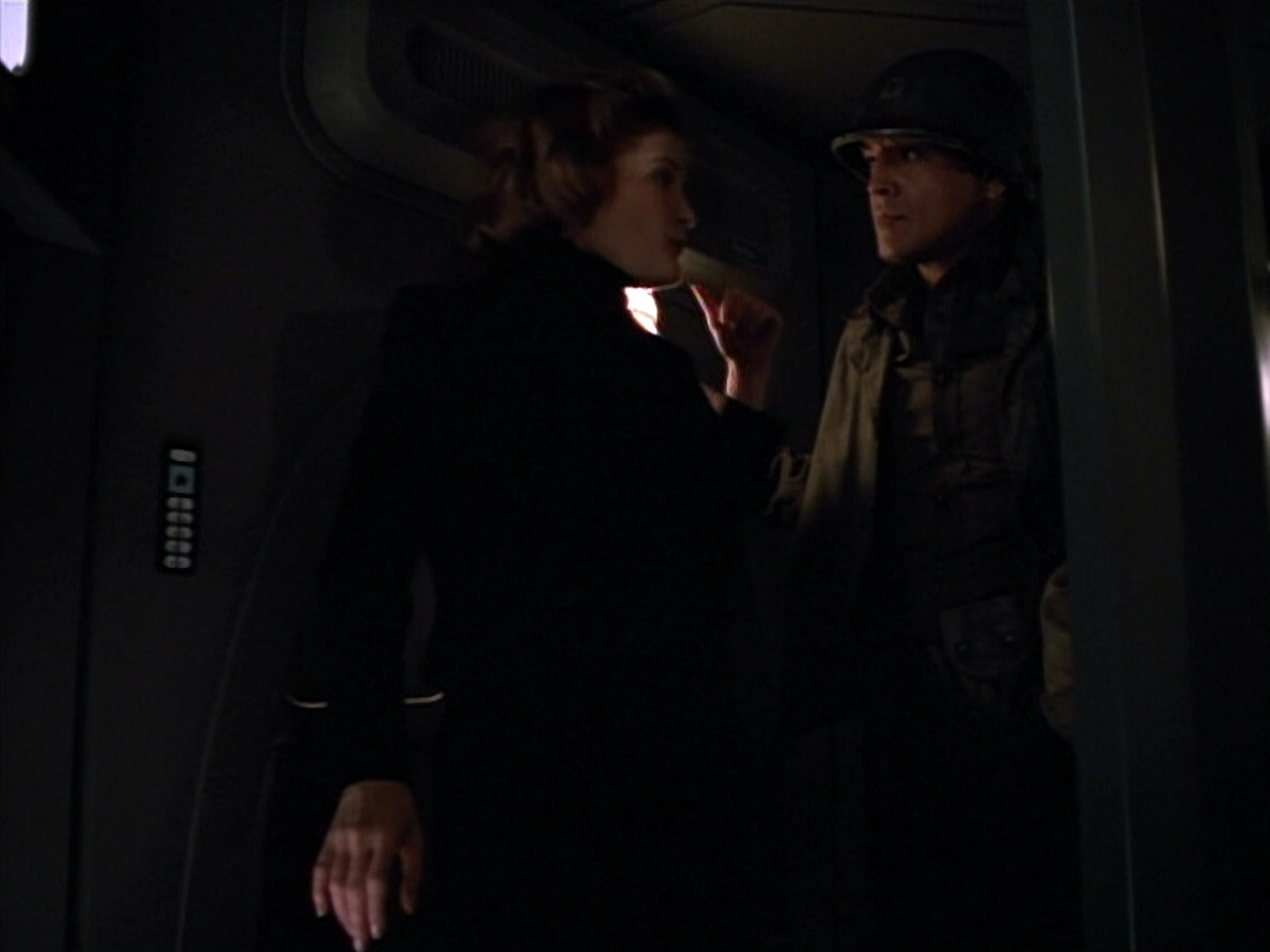 extant_StarTrekVOY_4x19-TheKillingGamePart2_01343.jpg