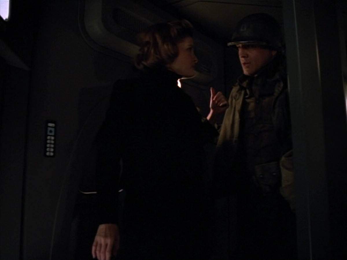 extant_StarTrekVOY_4x19-TheKillingGamePart2_01345.jpg