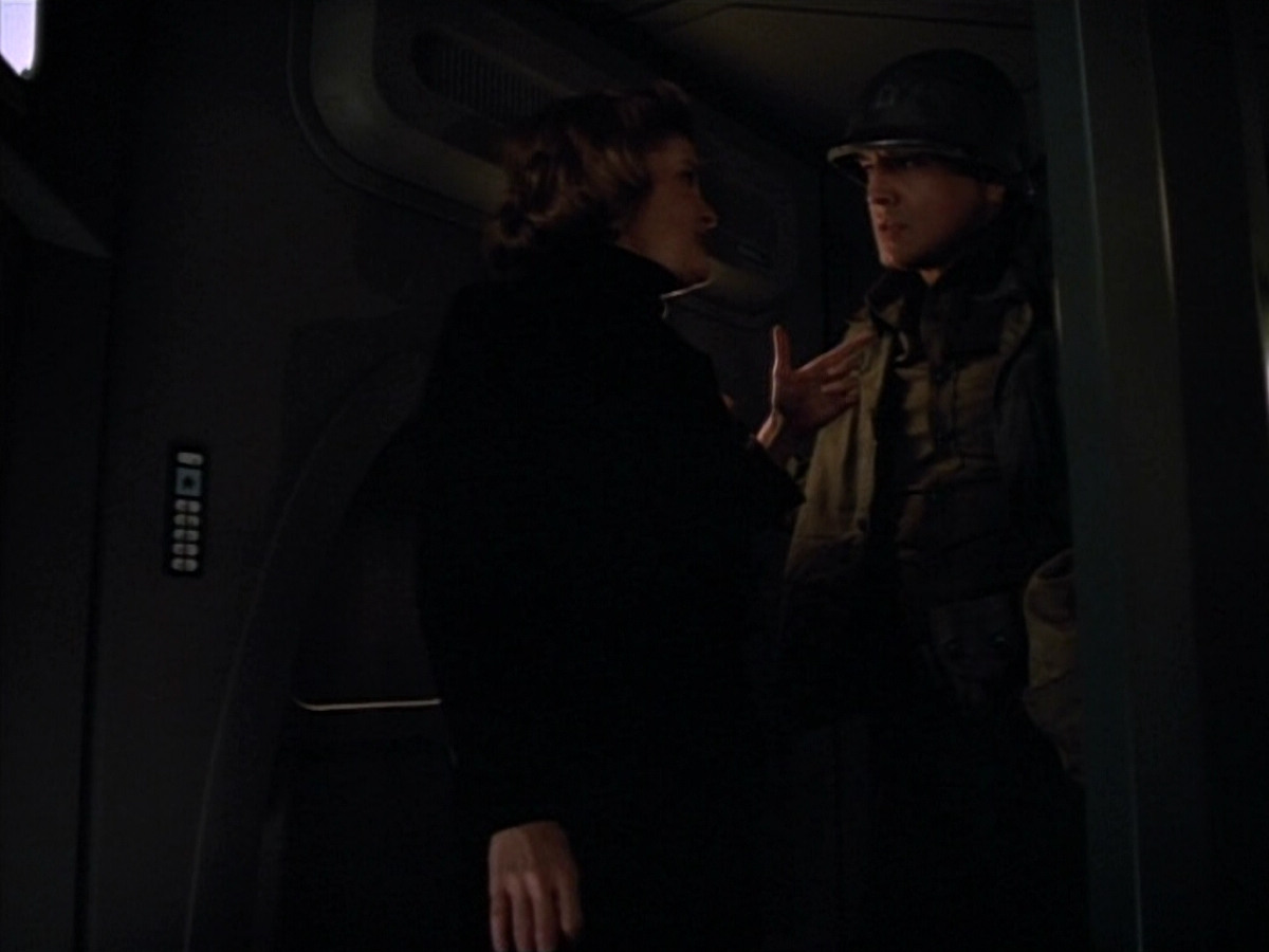 extant_StarTrekVOY_4x19-TheKillingGamePart2_01347.jpg