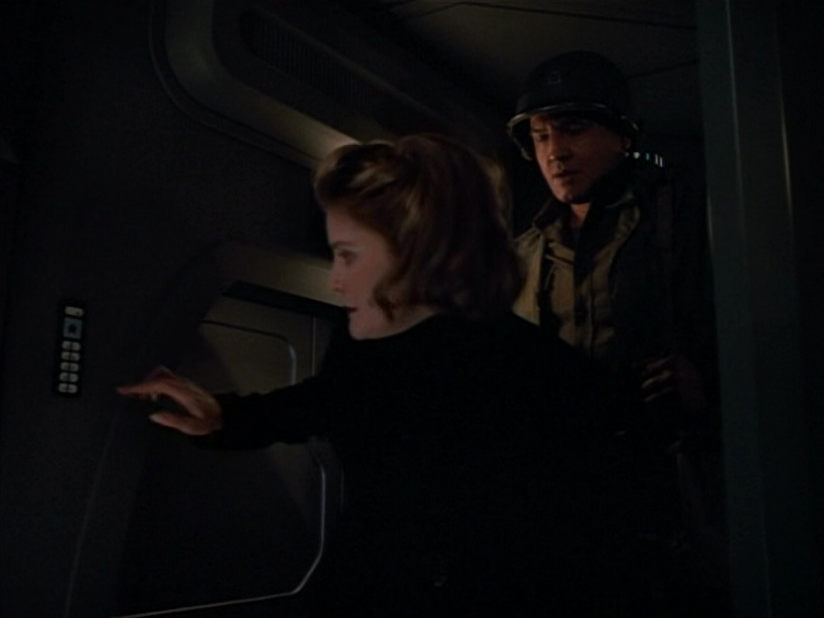 extant_StarTrekVOY_4x19-TheKillingGamePart2_01356.jpg