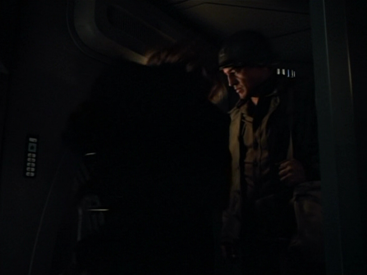 extant_StarTrekVOY_4x19-TheKillingGamePart2_01359.jpg