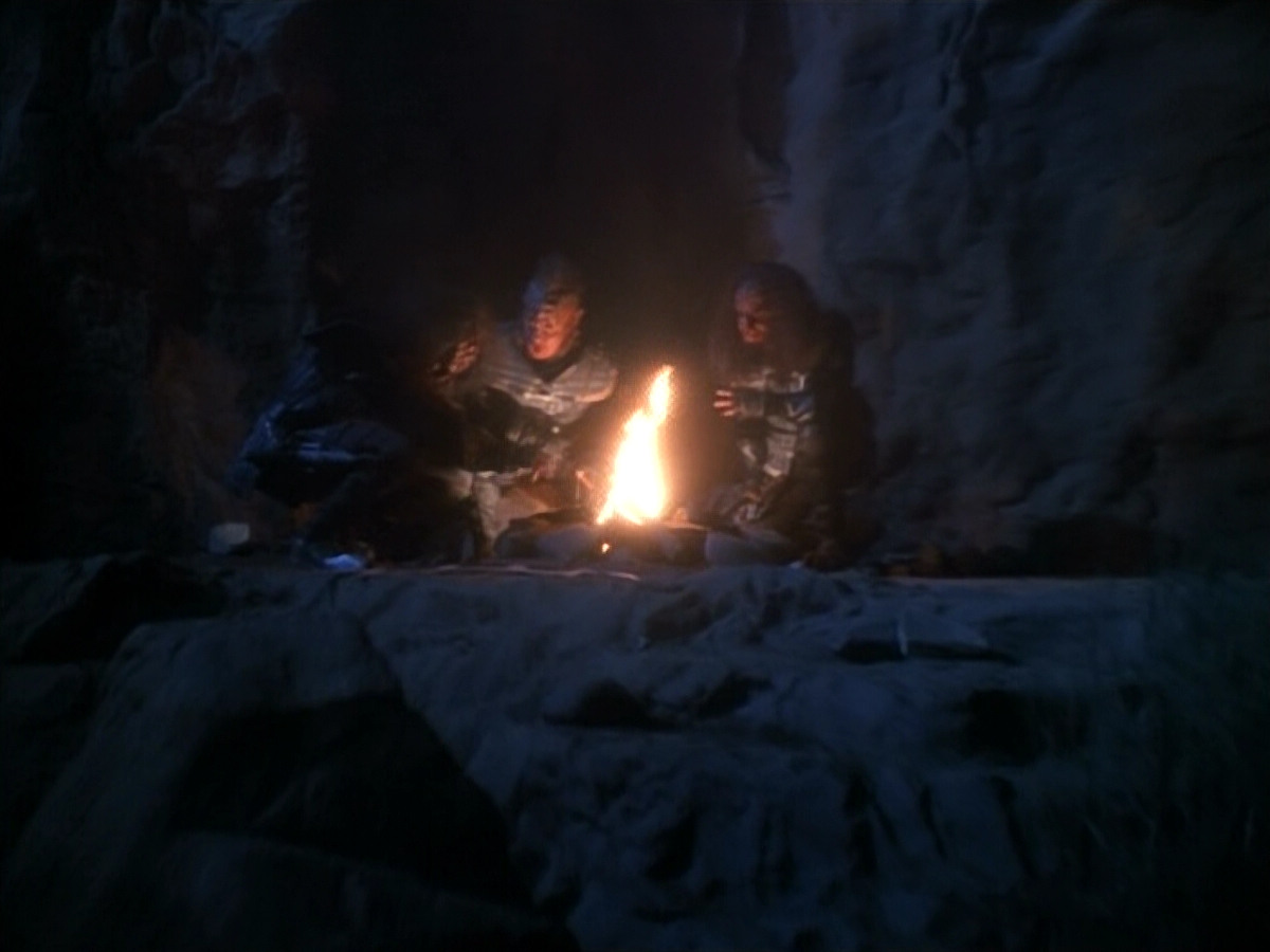 extant_StarTrekVOY_4x19-TheKillingGamePart2_01376.jpg
