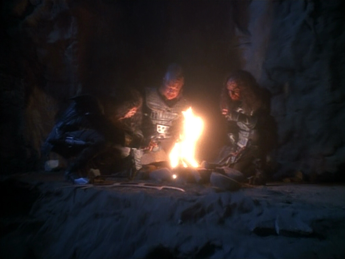 extant_StarTrekVOY_4x19-TheKillingGamePart2_01379.jpg