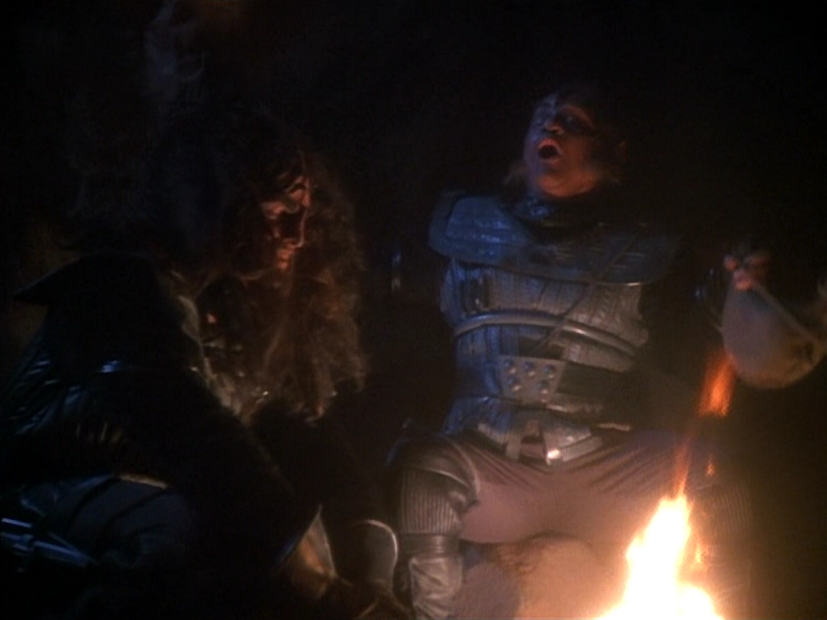 extant_StarTrekVOY_4x19-TheKillingGamePart2_01387.jpg