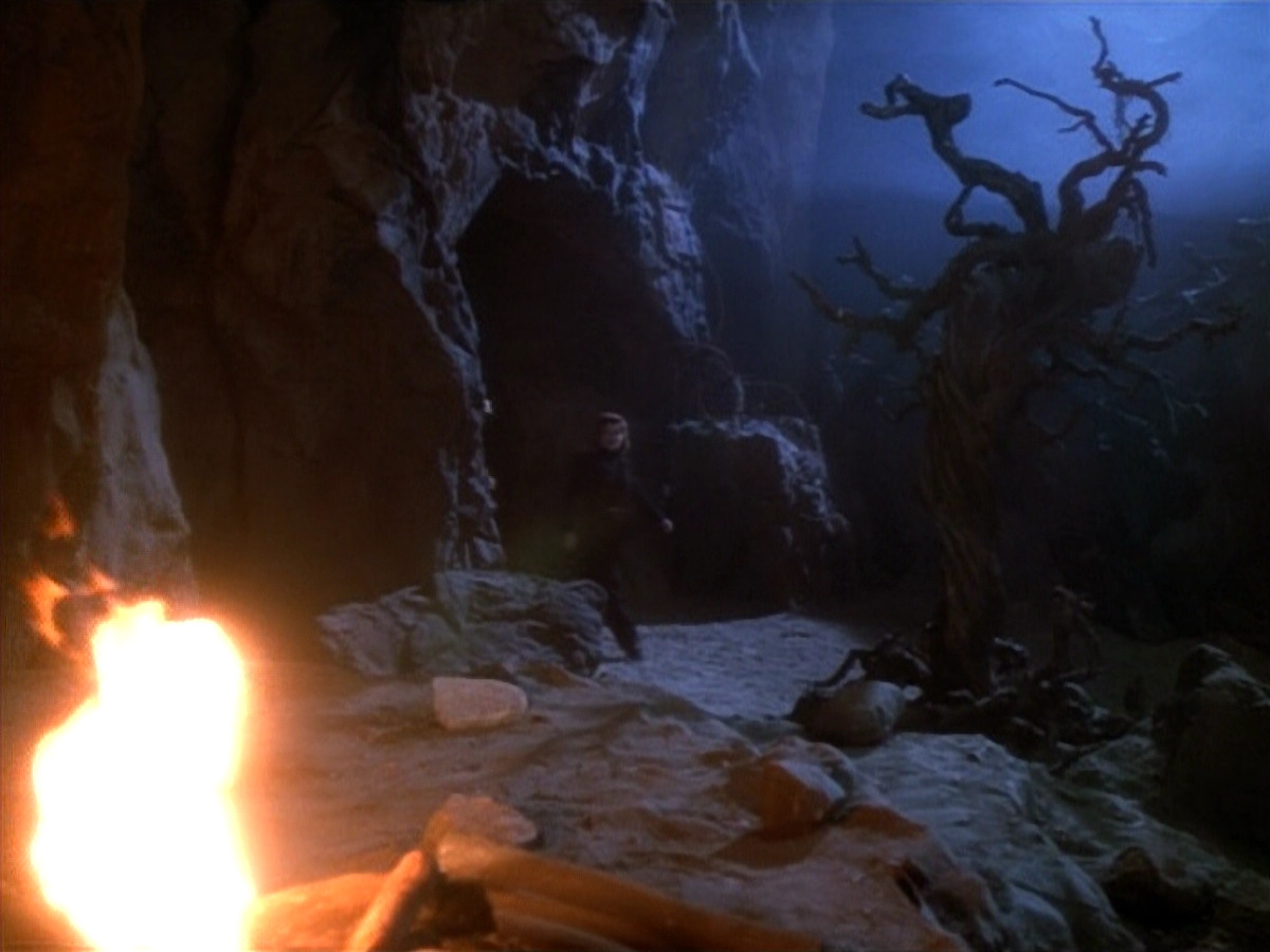 extant_StarTrekVOY_4x19-TheKillingGamePart2_01390.jpg