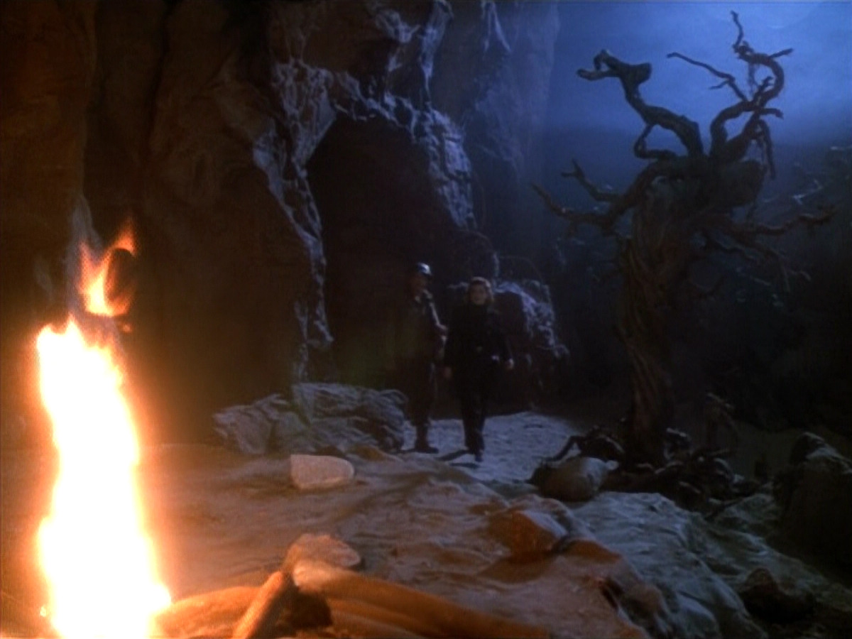 extant_StarTrekVOY_4x19-TheKillingGamePart2_01392.jpg