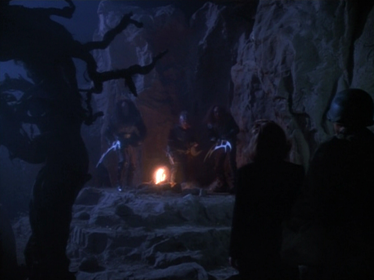 extant_StarTrekVOY_4x19-TheKillingGamePart2_01401.jpg